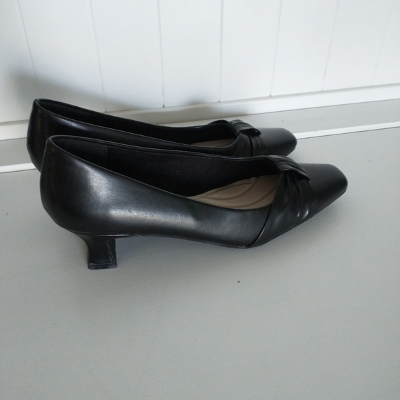 NEW Easy Street Fabulous Pumps Black SHOES SLIP ON - Picture 2 of 10